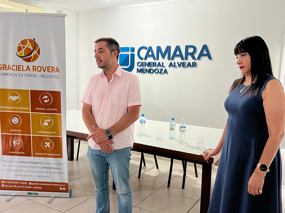 Brindamos detalles sobre el régimen de exportación simplificado “Exporta Simple”
Fueron dos encuentros dirigidos a PyMEs y emprendedores realizados en las instalaciones de la <a href="/camarasanrafael/">Cámara San Rafael</a> y de <a href="/AlvearCamara/">Cámara de Comercio de Alvear</a> 
La iniciativa contó con el apoyo de <a href="/AndesmarArg/">Andesmar Argentina</a>

<a href="/RVargasArizu/">Rodolfo Vargas Arizu</a>