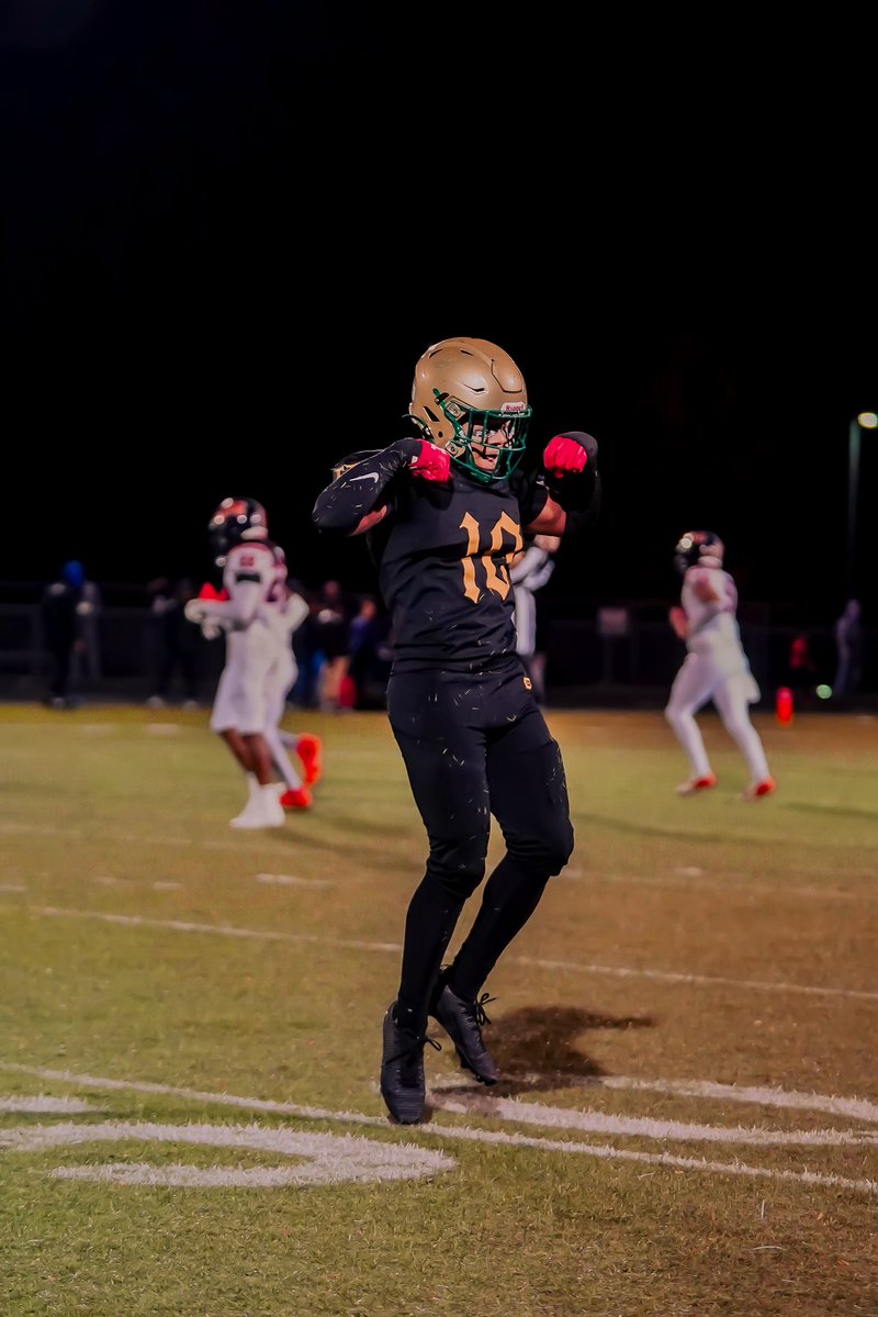 JR season 
100 tackles 
30+ TFLS
15 sacks 
9 PBU
1 PICK 6
1 FF
hudl.com/v/2Sw0AN