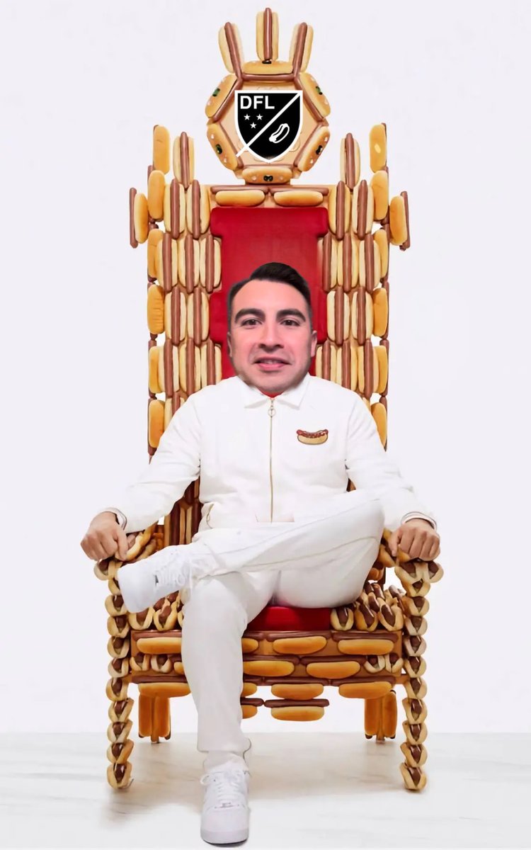 theleaguehotdog's tweet photo. Shoutout to the 12th man! 4 weekly low-point dawgs conquered and now sitting proudly on this years Weiner Throne. Long live the king! 👑🌭 https://t.co/IolHNNQYDr