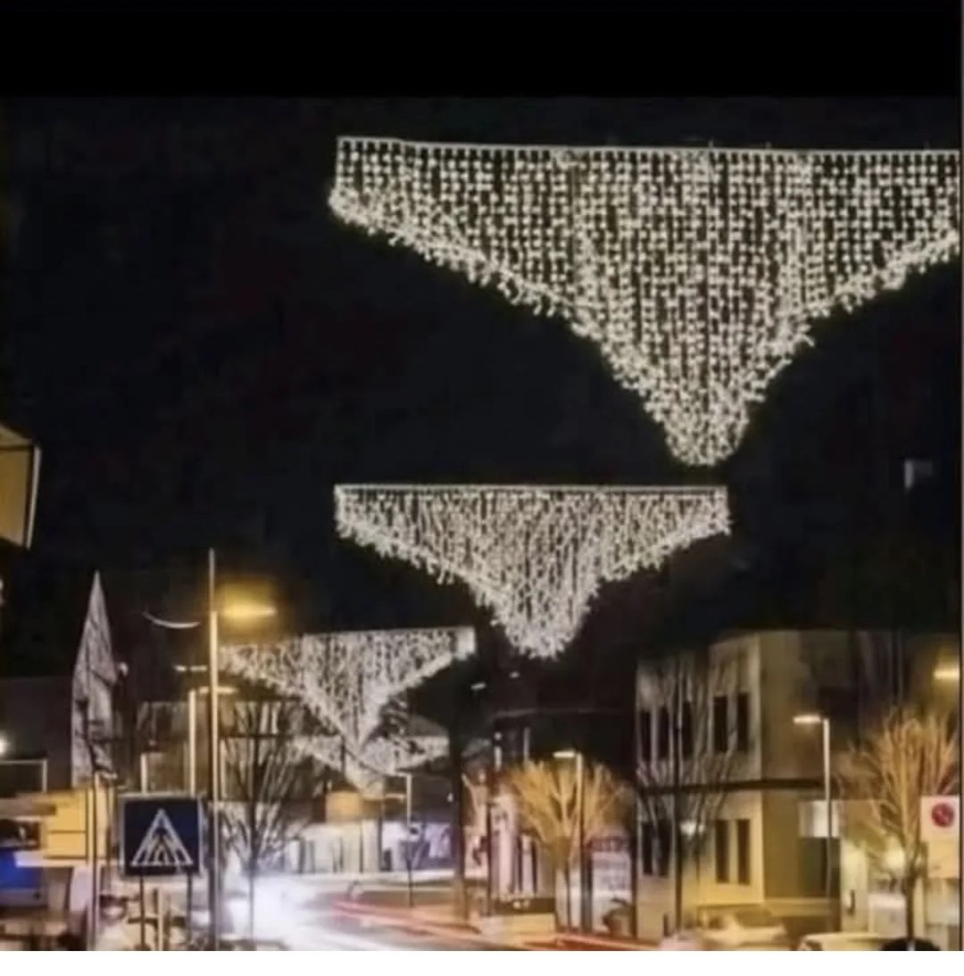 Ivke24790854's tweet image. Svetleće babine gaće u Kragujevcu...