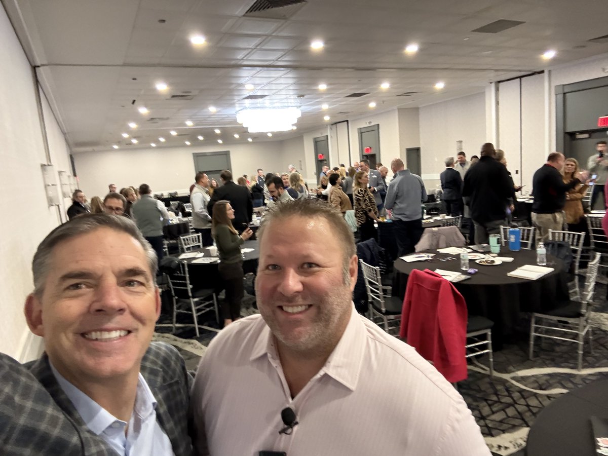 TBurton_Empower's tweet image. ⁦@thomascmurray⁩ is amazing and continues to do great work. He is kicking off the High AIMS Leadership Retreat.  #empower #personalandauthentic