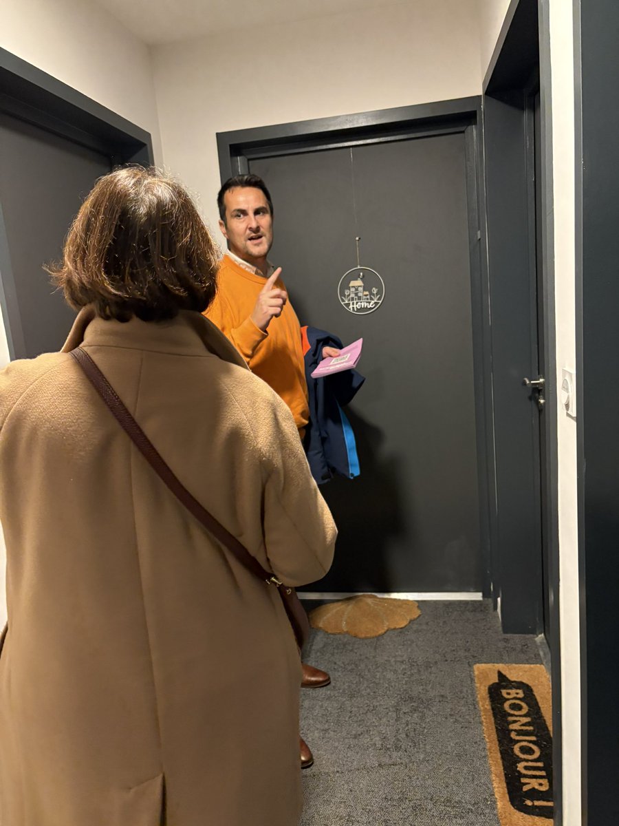EmilieBellin's tweet photo. #LaGaucheUniePourNantes frappe à ta porte 🚪 ! 

Encore un bon début de soirée à la rencontre des nantais•es pour parler de l’inscription sur les listes électorales ! 💜✨

👉Tu veux voter pour les prochaines élections municipales à Nantes? Inscris-toi : https://t.co/iWq1XbRTMZ https://t.co/ei1FsUtkC2