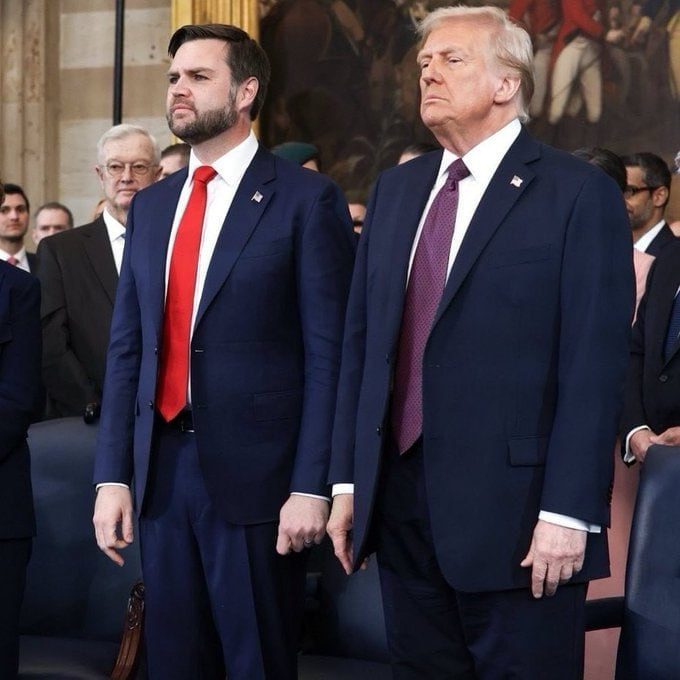 AlisaMendes341's tweet photo. They’re standing together—what do you think this alliance means for the future of the GOP? https://t.co/Qw2k5uTei6