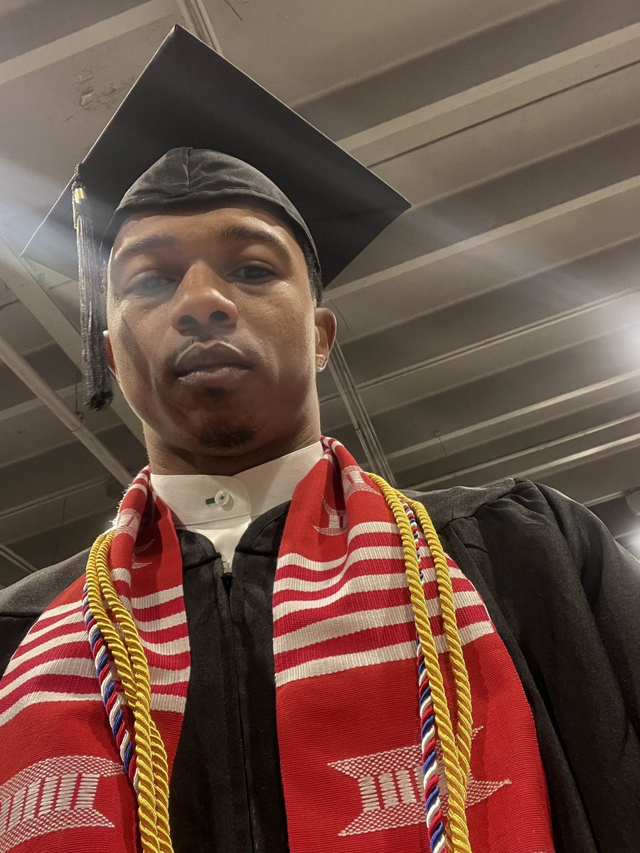 I said no pics til NYE but this deserves an exception. Graduated with high honors. The price just went up!