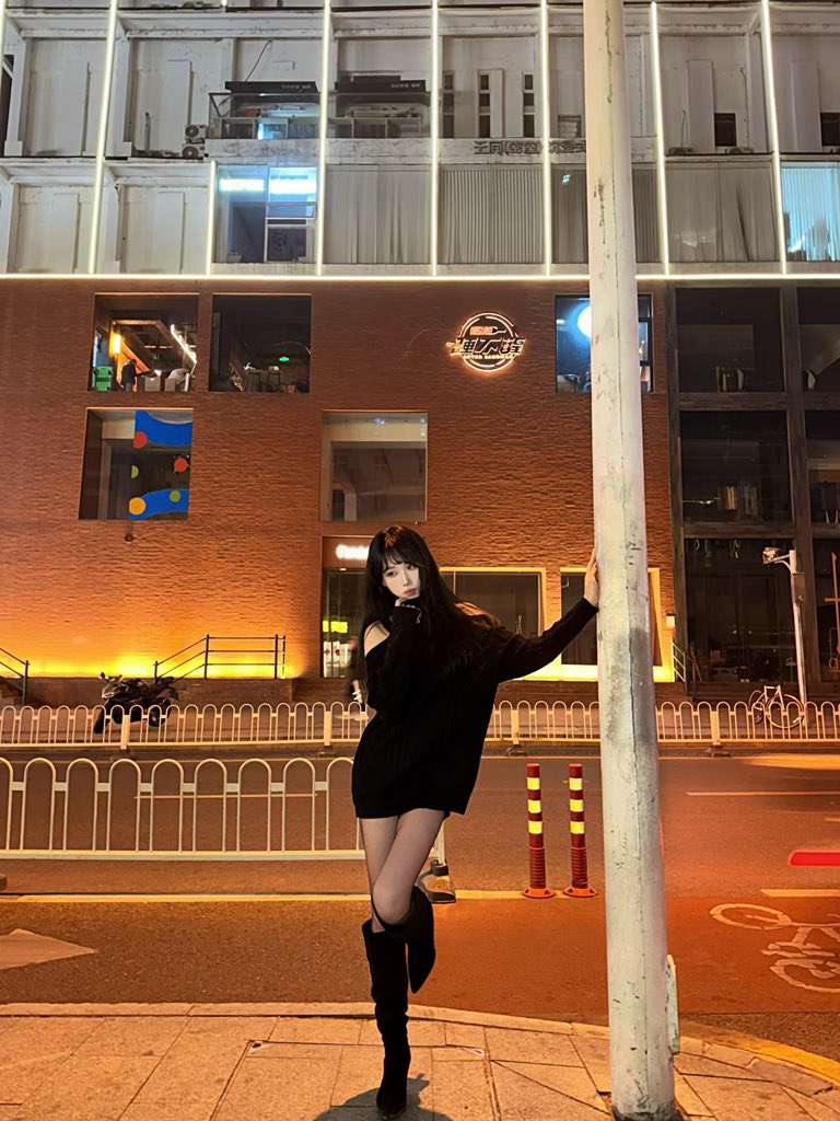 SirXi22's tweet photo. 我们不是在冷战吗 你怎么成为了别人的依靠 https://t.co/cAxj4rKCjS