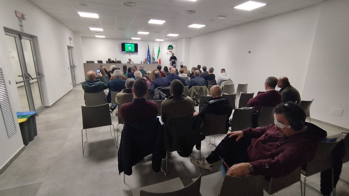 CISLAbruzzoMoli's tweet photo. Il segretario generale #Cisl Giovanni Notaro al consiglio generale della #SlpCisl nel suo intervento ha ricordato l'impegno della #Cisl per un PattoSociale, le modifche alla Legge di bilancio e la mobilitazione del #13dicembre a Roma per rimettere al centro la persona e il lavoro https://t.co/mll5MK4Obq