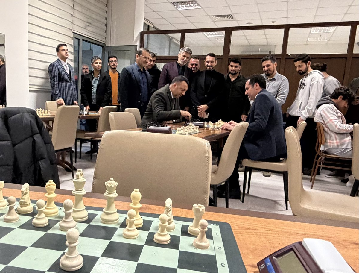 Kaymakamımız Sn.Hasan AKBULUT,Gençlik ve Spor İl Mdr Cenk ÖZTEKİN ve Sur İlçe Mdr Ferzende LALE ile birlikte Selahattin Eyyubi Erkek Öğrenci Yurdu’nu ziyaret ederek yürütülen faaliyetler hakkında bilgi aldı.Satranç Turnuvasına katılan öğrencilere başarılar diledi <a href="/hasanakbulut24/">Hasan Akbulut</a>