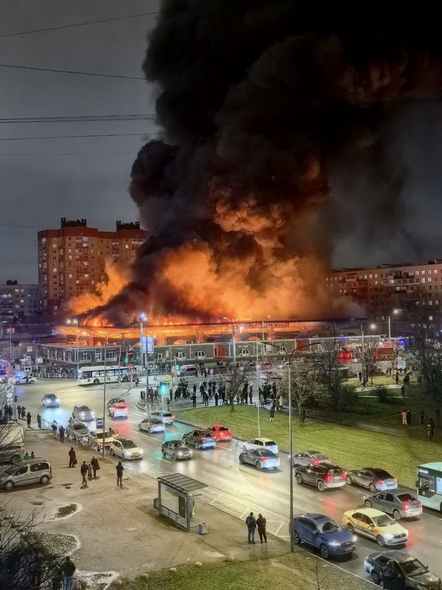 TWMCLtd's tweet image. A man's body has been found in the ruins of the St Petersburg market.

Stallholders and other business owners are counting the cost. Locals say it completely burned down in just 2 hours.
#RussiaOnFire