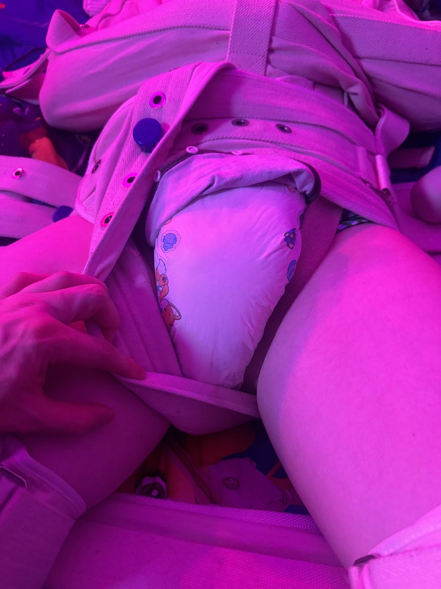 I don’t think <a href="/Pup_Lyon/">Pup Lyon ➡️ MFF</a> has much room to tease me about my PawPatrol bedding… He can’t even keep his paws dry!

New video and photos on WileyWets.com!