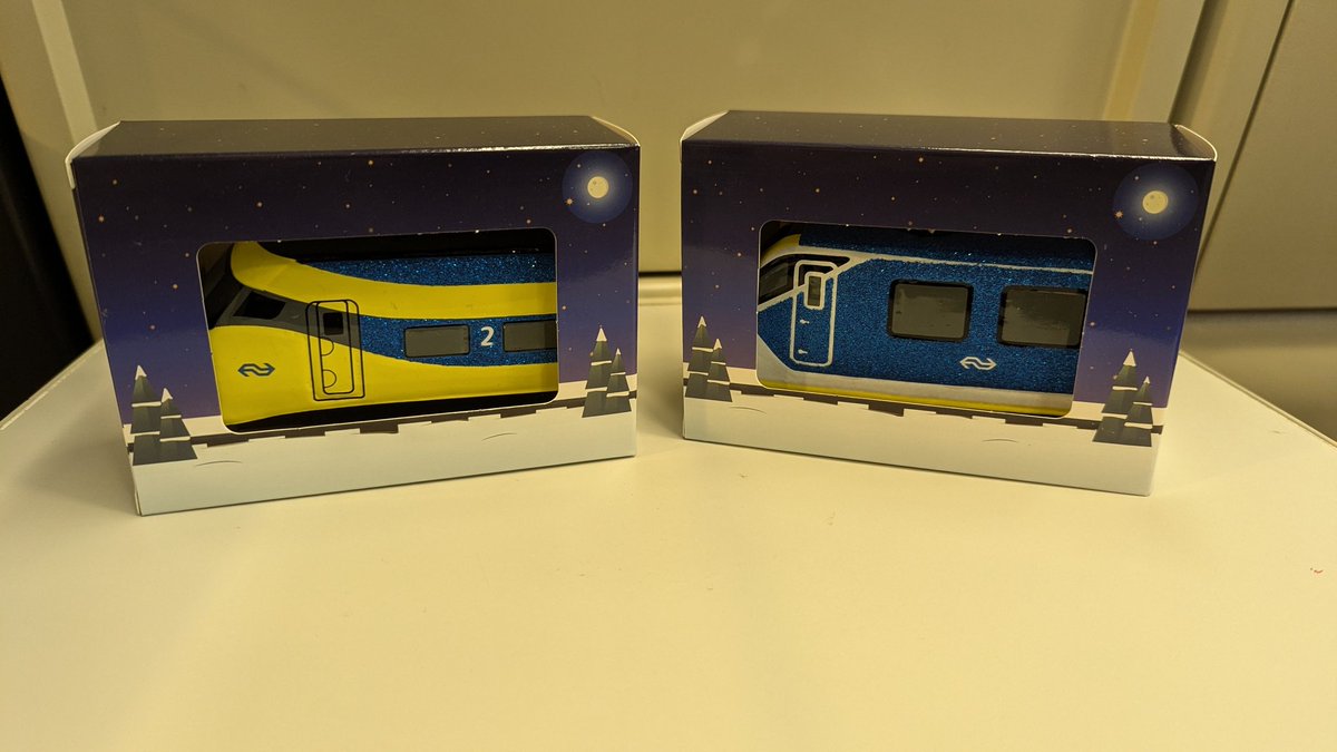 lovelacecoding's tweet image. I love unique Christmas Tree ornaments. Look at these Dutch railway trains!