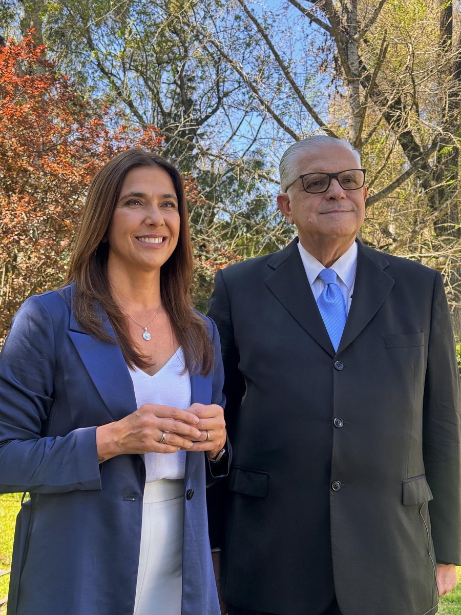 Gracias por su entrega, por sus enseñanzas, por cumplir su deber al servicio de nuestra patria, por su honestidad y su austeridad republicana. Su valor para nuestra democracia es inestimable ⁦<a href="/rlopezmurphy/">Ricardo López Murphy</a>⁩