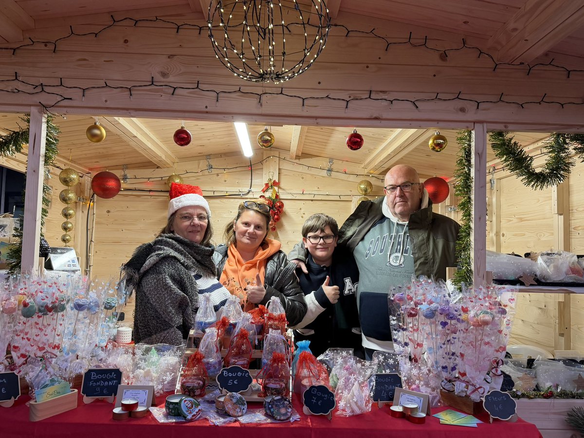 valdereuil_info's tweet photo. Vous étiez plus d’un millier de visiteurs à venir arpenter les allées du Marché de Noël @valdereuil_info pour cette grande ouverture ! On vous attend plus nombreux  encore dès demain à partir de 15h30 🎄✨Ps : on nous dit à l’oreille qu’un gros monsieur va faire son apparition… https://t.co/fcy2QSxhyD