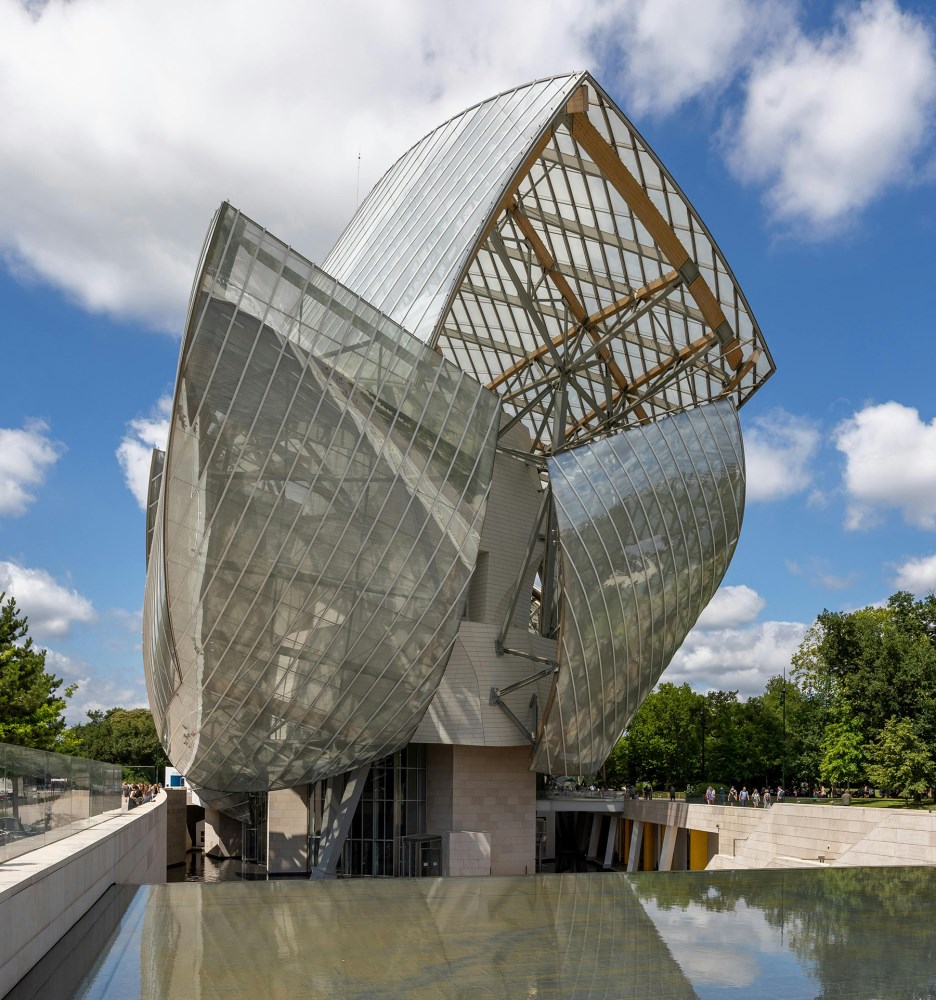 thebimsmith's tweet photo. Frank Gehry changed the way architects think about form and possibility.

His work across seven decades reshaped cities and inspired generations.

Explore the legacy he leaves behind. 👇
https://t.co/sG2Iwoiztn

#BIMsmith #Architecture #FrankGehry https://t.co/F1NyhMws64