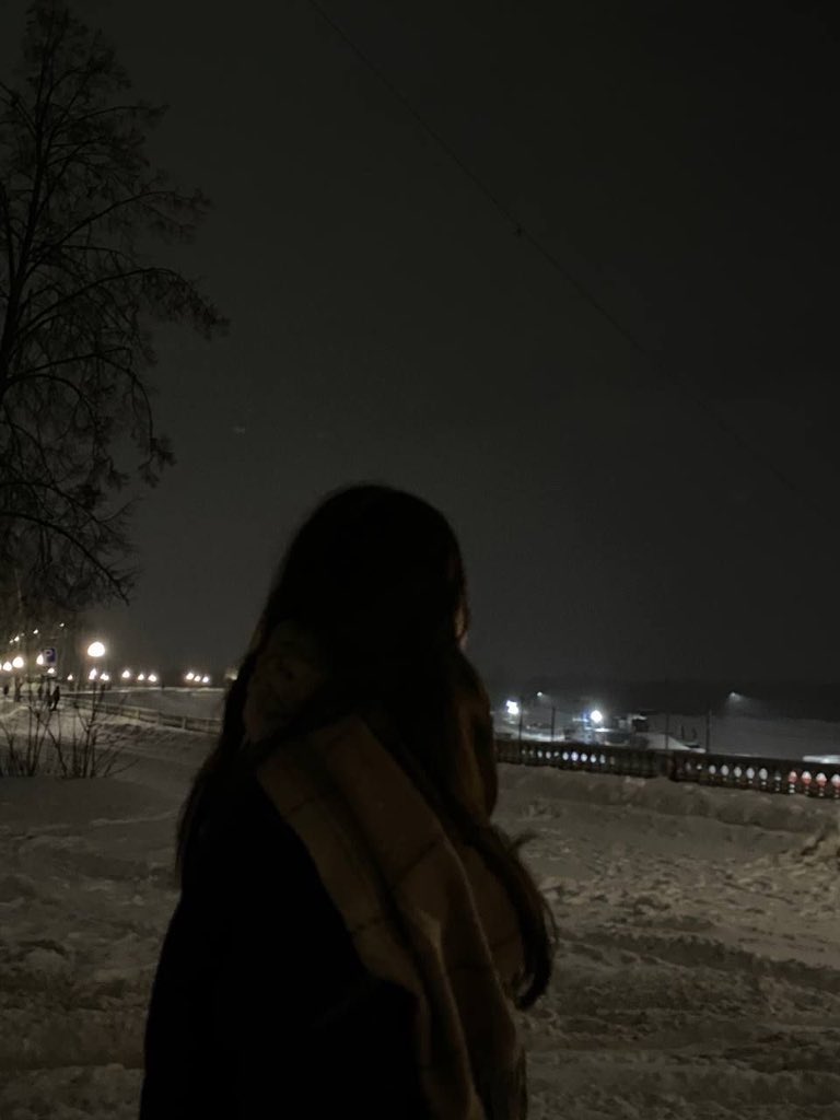 أعتقد أنّ الدور الوحيد الذي نجحت في تأديته هو تمثيل الإعتياد والتظاهر بأنّ كُل شيء يسري على أفضل أحواله، رُغم أنّ لا شيء يدعو إلى ذلك ..