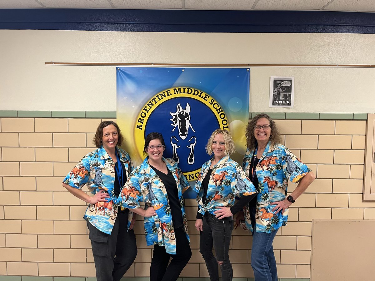 ArgentineSchool's tweet photo. ✨Twin Day was a hit!✨
Staff and students rocked their matching outfits and brought double the holiday cheer today. 👯‍♀️🎄
#TwinDay #HolidaySpiritWeek #MustangPride https://t.co/BFUbV5YFBa