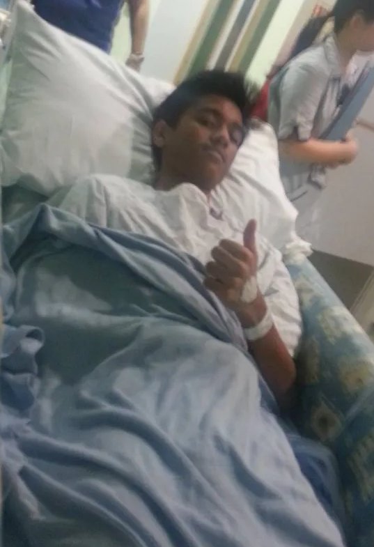 Dragdar_'s tweet image. I was diagnosed with both heart and gastric disease at 17.

My entire youth was ripped away from me, most days spent alone in hospital or bed ridden at home.

I could barely eat or move and even dropped as low as 39kg.

My daily existence required all of my energy just to…