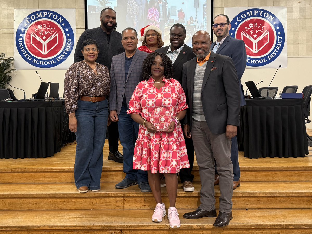 ComptonUnified's tweet photo. 🎉👏🏾 Last night, the CUSD Board of Trustees recognized 2 amazing staff for their service. Mario Marcos, Chief Academic Officer, was honored for 27+ years of dedication as he moves to LACOE &amp; Angela Hines, Principal of Enterprise MS, as she retires .🙏🏾💛

#ComptonUnified https://t.co/SlZDdDukar