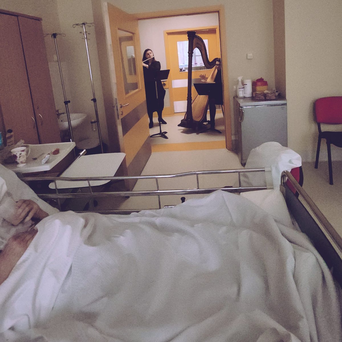 Klasika_LR3's tweet photo. "Viens no man īpašiem brīžiem saistīts ar Biķernieku slimnīcu, kad @LNSO mūziķi spēlēja Dārziņa "Melanholisko valsi". Tad gan visiem – māsiņām, virsārstam, pacientiem – lija asaras," raidījumā #ManaMūzika atceras #HospissLV līdzdibinātāja ILZE ZOSULE: https://t.co/93HR6kMpj4 https://t.co/BTIitE5Gib