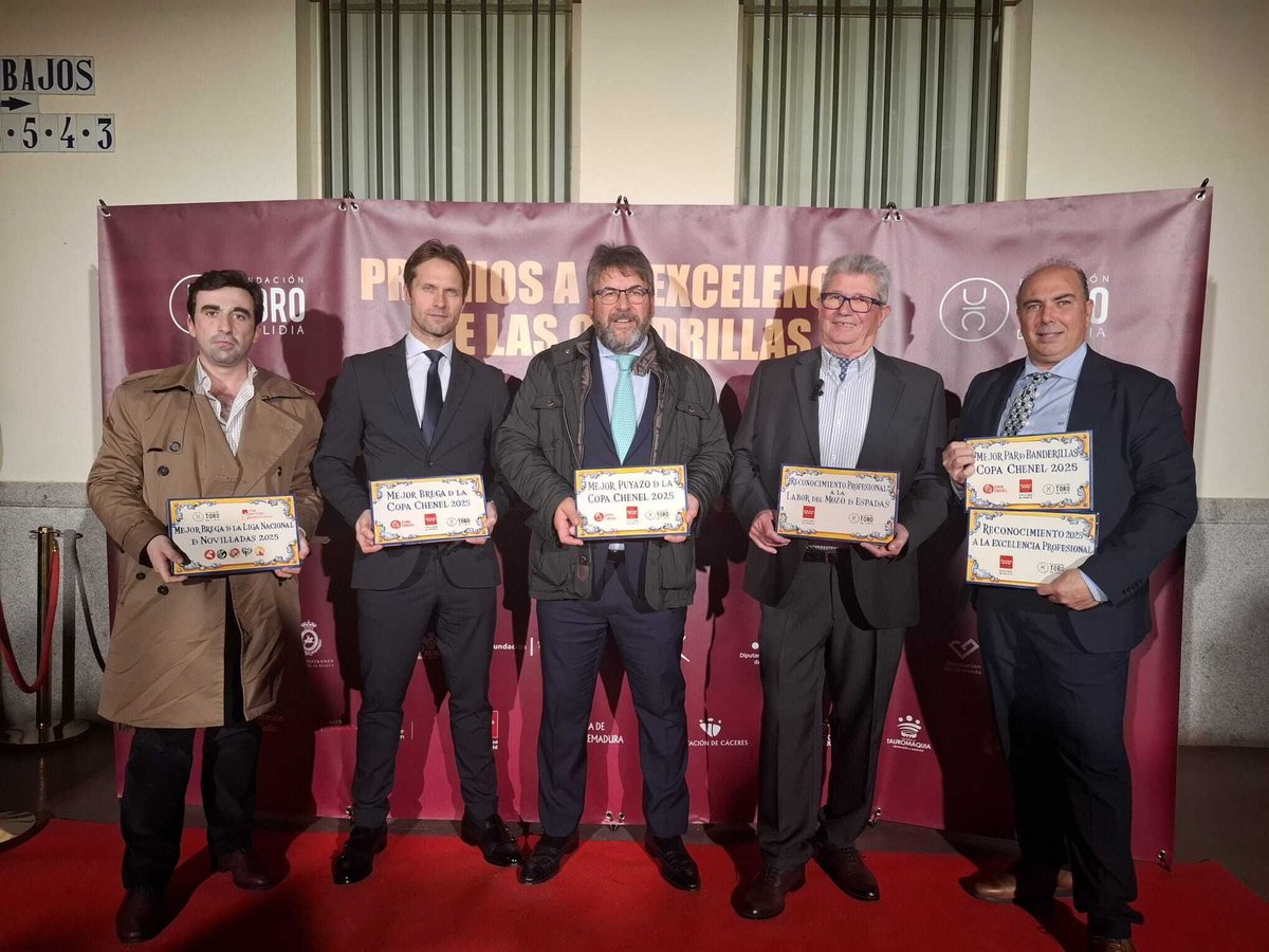𝗚𝗔𝗟𝗔𝗥𝗗𝗢𝗡𝗘𝗦 .-  Otorgados los premios a la excelencia de las cuadrillas de la Copa Chenel y Liga de Novilladas

👉🏻 burladero.tv/actualidad/202…