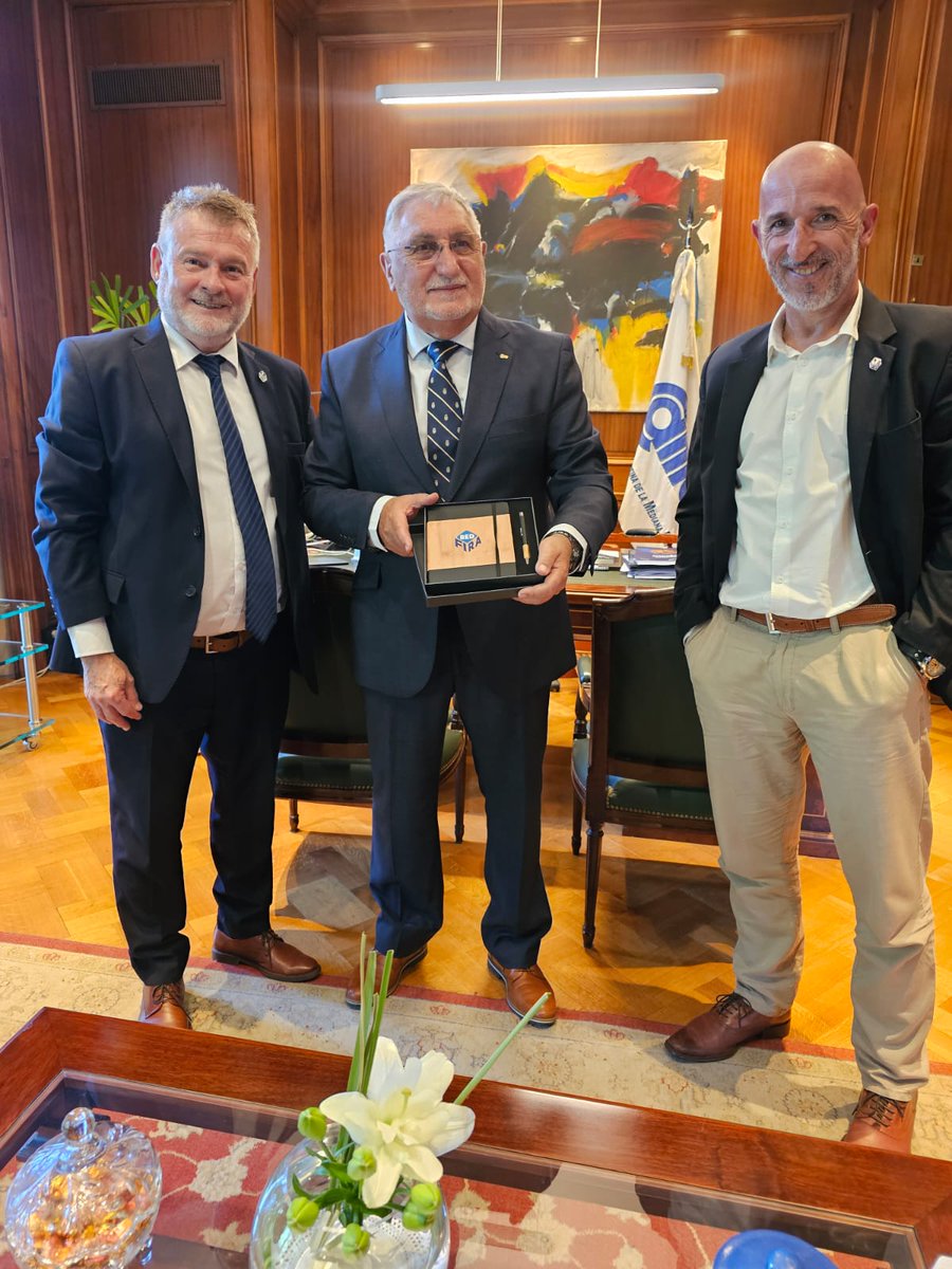 redcame's tweet photo. VINCULACIÓN INSTITUCIONAL 🤝

El presidente de CAME, Ricardo Diab, recibió a Jorge Pighin, vicepresidente primero de @FIRA_Arg y a Iván Orozco, director del área de estadísticas de FIRA y vicepresidente para el Cono Sur de la Confederación Inmobiliaria Latinoamericana #CILA.

#EsConLasPymes