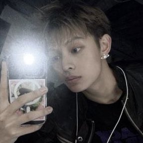 jjudior's tweet image. i luv when james wears his vivi earring