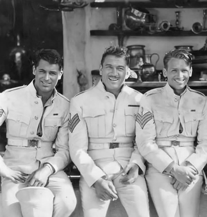 Y, de regalo, #GungaDin con el cumpleañero #VictorMcLaglen rodeado de #CaryGrant y #DouglasFairbanksJr Casi nada. 

#cineclásico #classichollywood #classics #GeorgeStevens #RudyardKipling