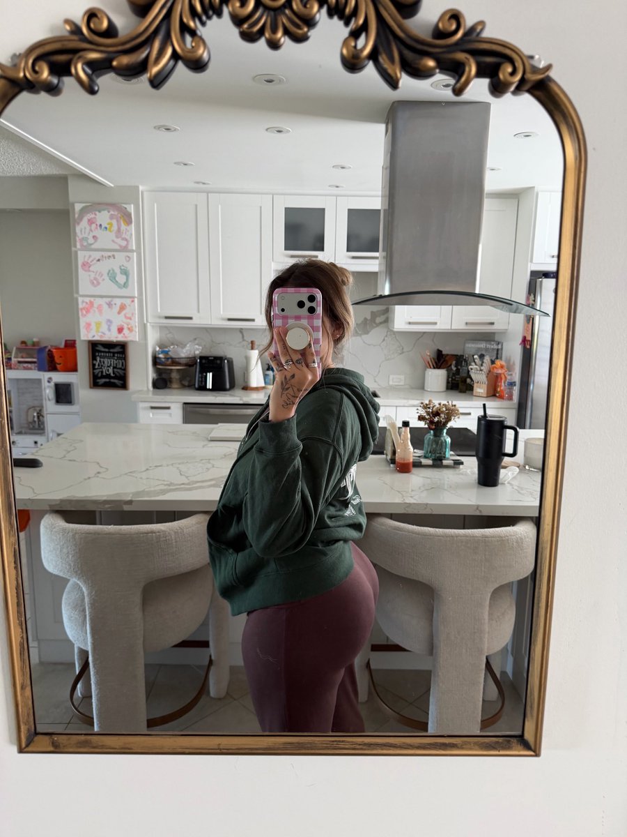 kbye424's tweet photo. Anyone want free cake? Sub to my fansly https://t.co/AFkJcPCYbl