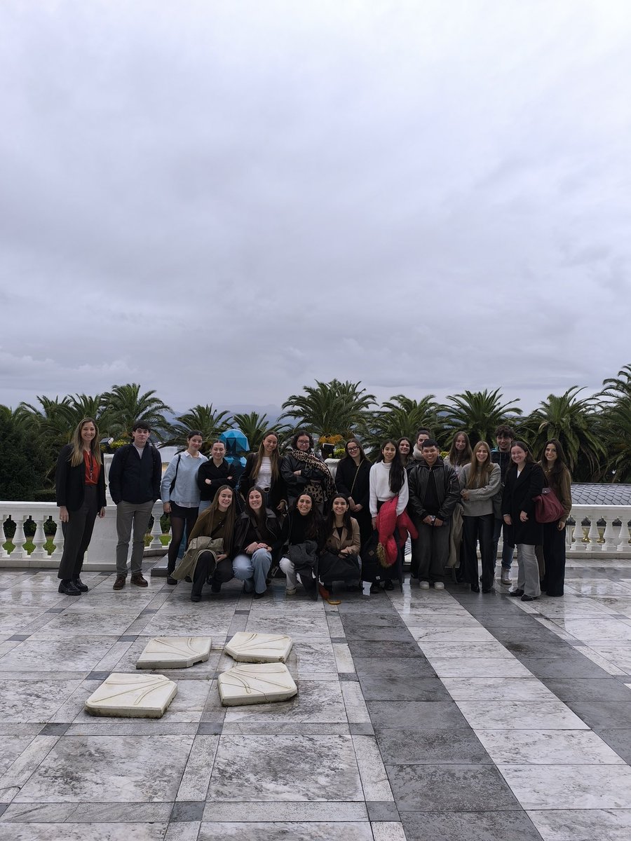Visita formativa al Eurostars Hotel Real con el alumnado de 2º GEA. Con su directora, María Martínez Alberdi, conocimos la historia del único 5★ Gran Lujo de Cantabria, su organización interna y la operativa de cada departamento.

#Turismo #GestiónHotelera #EUTA #Eurostars