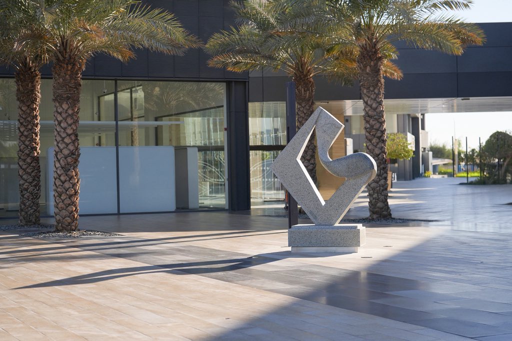 أعلن #برنامج_الرياض_آرت عن تركيب 14 منحوتة مختارة من أعمال ملتقى طويق للنحت في مواقع بارزة بالعاصمة، تشمل واجهة روشن، مجتمع سدرة، والمسار الرياضي، بهدف تعزيز حضور الأعمال الفنية في المساحات العامة