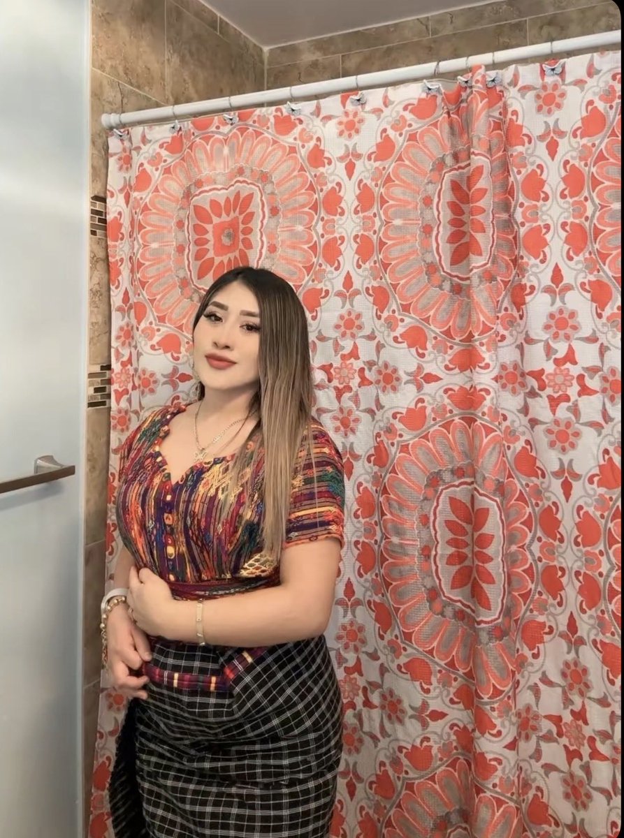 Valereestrada's tweet photo. Cuál te gusta más 🇬🇹❤️‍🔥 
1 o 2 https://t.co/kcoEvq3GW9