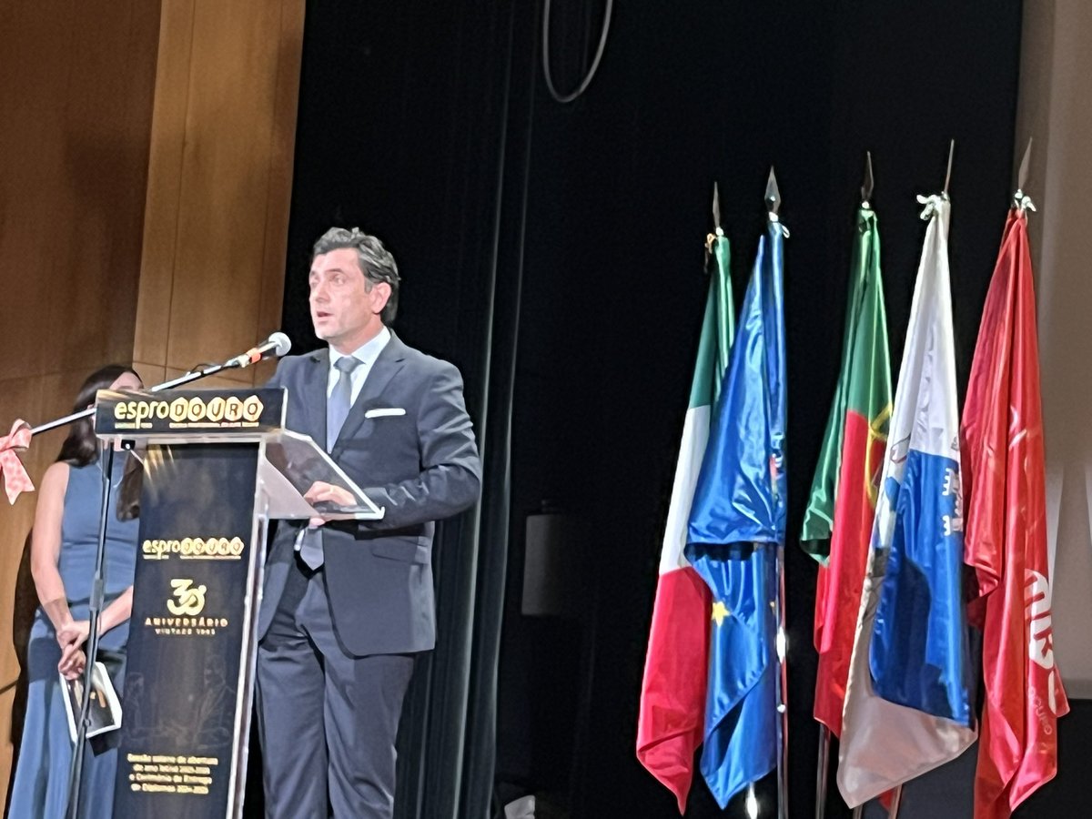 BrunoBFigueroa's tweet photo. Enorme satisfacción haber abierto camino para que 9 jóvenes mexicanos estudien gastronomía en la Escuela Profesional del Alto Douro #ESPRODOURO y alegría al escuchar felicitaciones de parte del alcalde de São João da Pesqueira por ser”ejemplos de educación e integración” 🇲🇽🏆1/2 https://t.co/49AHON7CTd