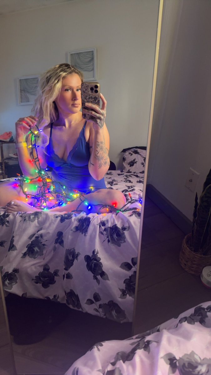 LaylaRayne2002's tweet photo. Santaaaaas coming 🤩 https://t.co/3LjdeBQRcj