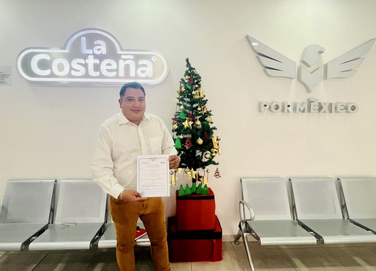 PorMexicoF's tweet image. Nos enorgullece compartir que nuestro beneficiario 𝐕í𝐜𝐭𝐨𝐫, del #AulaLaCosteñaPorMéxico, concluyó su #Secundaria. 

Su esfuerzo y dedicación son un ejemplo de que siempre es posible alcanzar nuestras metas educativas.

@LaCostenaMx