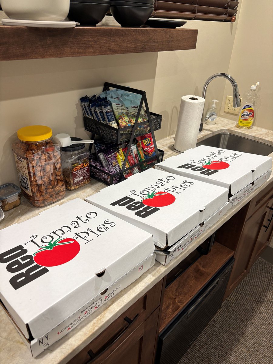 Big thank you to Red Tomato Pies and Brenden Harper for keeping our team at Cox Financial Group and Cox Private Wealth fed.

From one local business to another, we appreciate it!

If you haven't tried Red Tomato Pies yet - you're missing out!