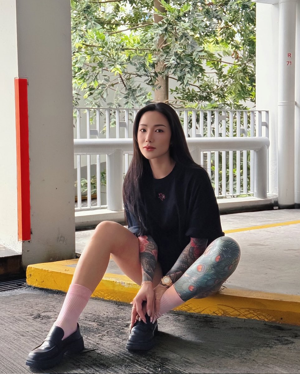 vnghtsky's tweet image. ⠀⠀⠀

                                   Beauty with bite &amp;amp;
                       If I look calm, you should worry.