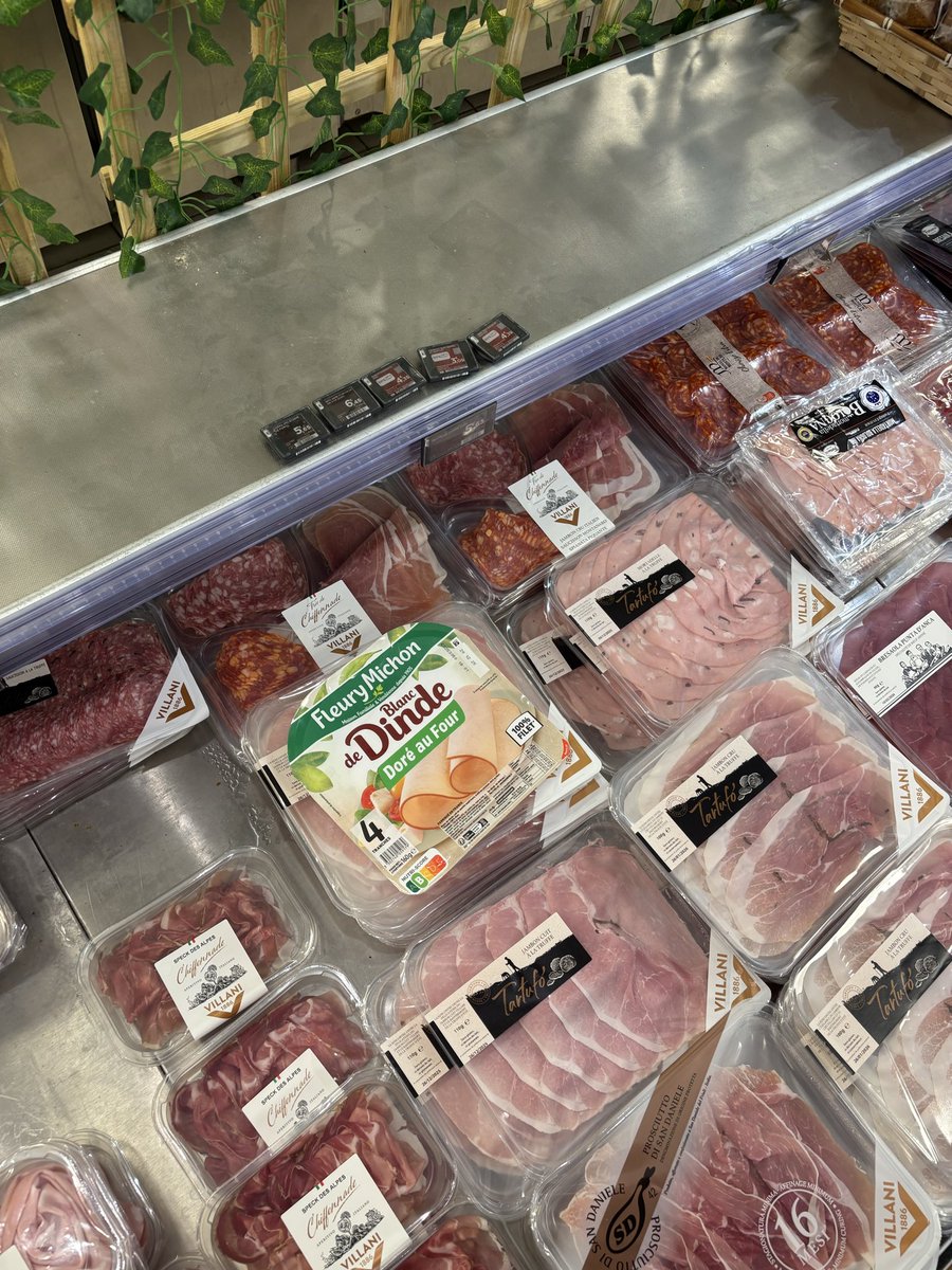 Teoop__'s tweet image. À la base c’est pas l’inverse ? 🤔