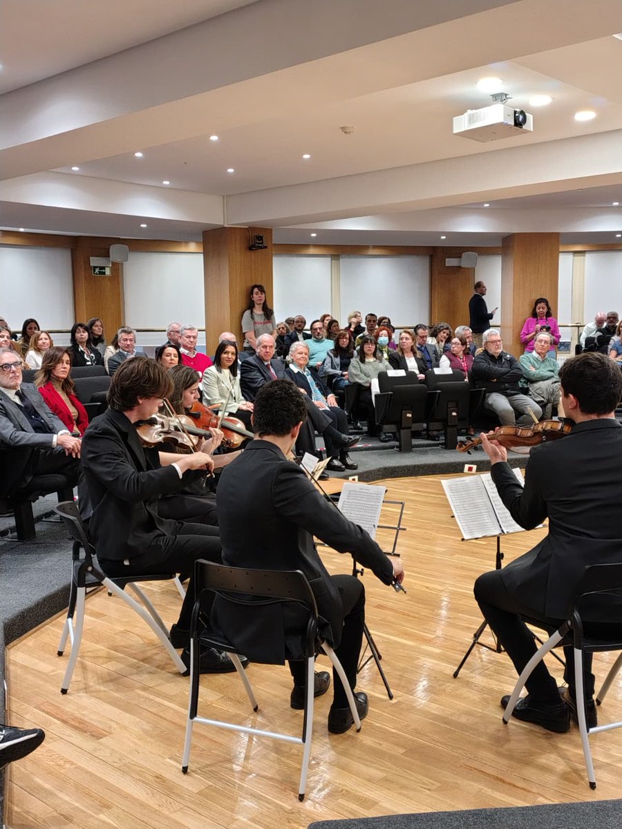 MMZarzalejo's tweet image. Un inmenso placer poder asistir, junto al Rector @joaquingoyache , a la presentación de los trabajos de restauración de las pinturas docentes de Ramón y Cajal en la Facultad de Medicina de la @unicomplutense🎨

 Gracias a la UCM y a la @fundacionramonycajal.

#Ucm
#cienciamadrid