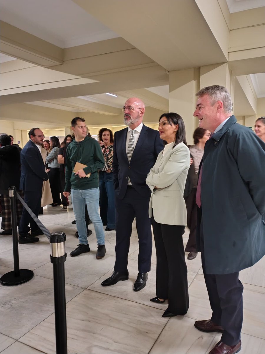 MMZarzalejo's tweet image. Un inmenso placer poder asistir, junto al Rector @joaquingoyache , a la presentación de los trabajos de restauración de las pinturas docentes de Ramón y Cajal en la Facultad de Medicina de la @unicomplutense🎨

 Gracias a la UCM y a la @fundacionramonycajal.

#Ucm
#cienciamadrid