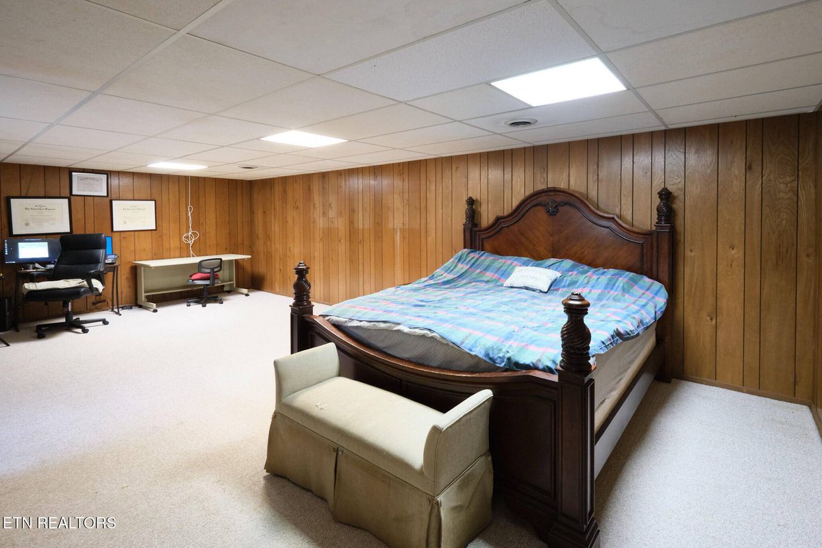 Elegant Brick Home with Modern Updates in Oak Ridge - 4 BED, 3 BATH! Sellers offering an additional $10,000 for the buyers at closing 🏡 

📍 101 Greenbriar Lane, Oak Ridge, TN 37830

Take a look: shawnwilmoth.com/d8rdwnmi