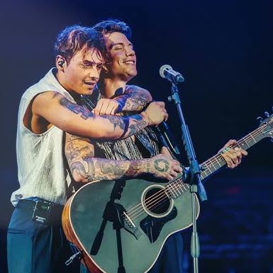 writeaboutlou's tweet image. 20:05, quindici 🩷 per sempre