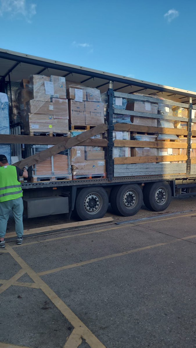 Vans Without Borders 🚐📦 tweet media