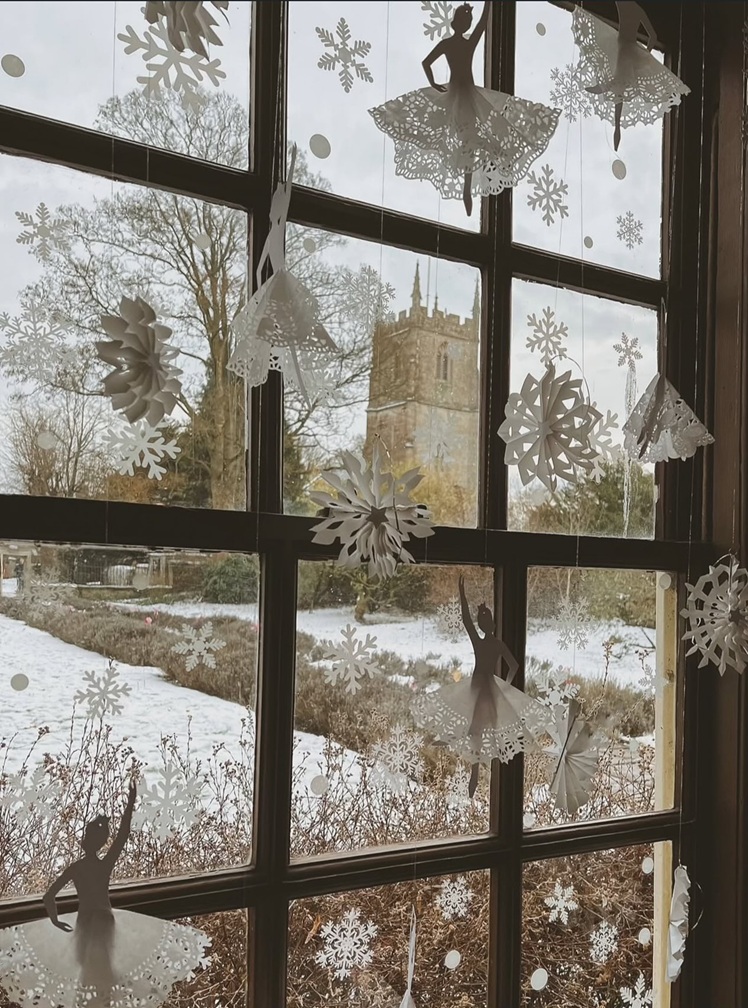 CWC_Company's tweet image. A selection of windows decorated for the season. (No pressure if your own decorations aren't up; frankly, bare windows are easier to clean!)