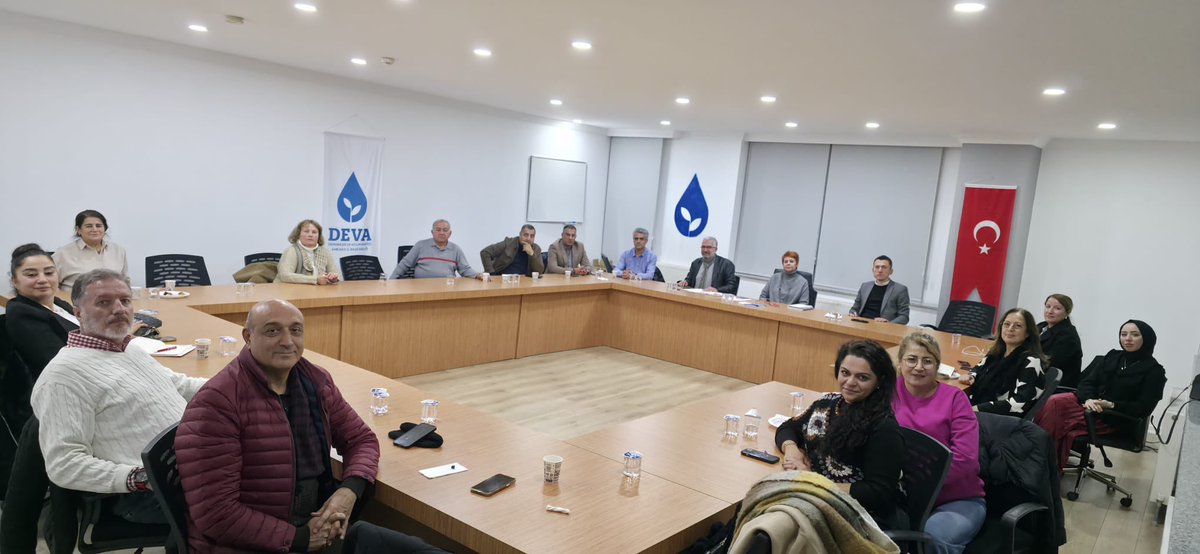 elcinguloren_'s tweet photo. Ankara İl Haftalık Yönetim Kurulu Toplantımızı gerçekleştirdik. Daha aydınlık bir gelecek için gece gündüz çalışıyoruz. https://t.co/gTTBI9xGFh