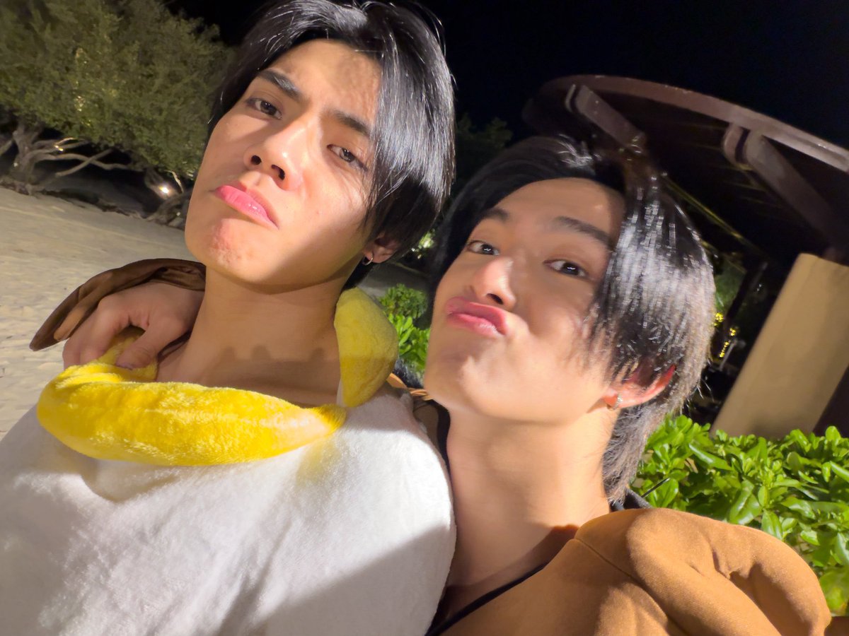 sumpertooth's tweet image. ฝนตกตอนหน้าแล้ง 😭