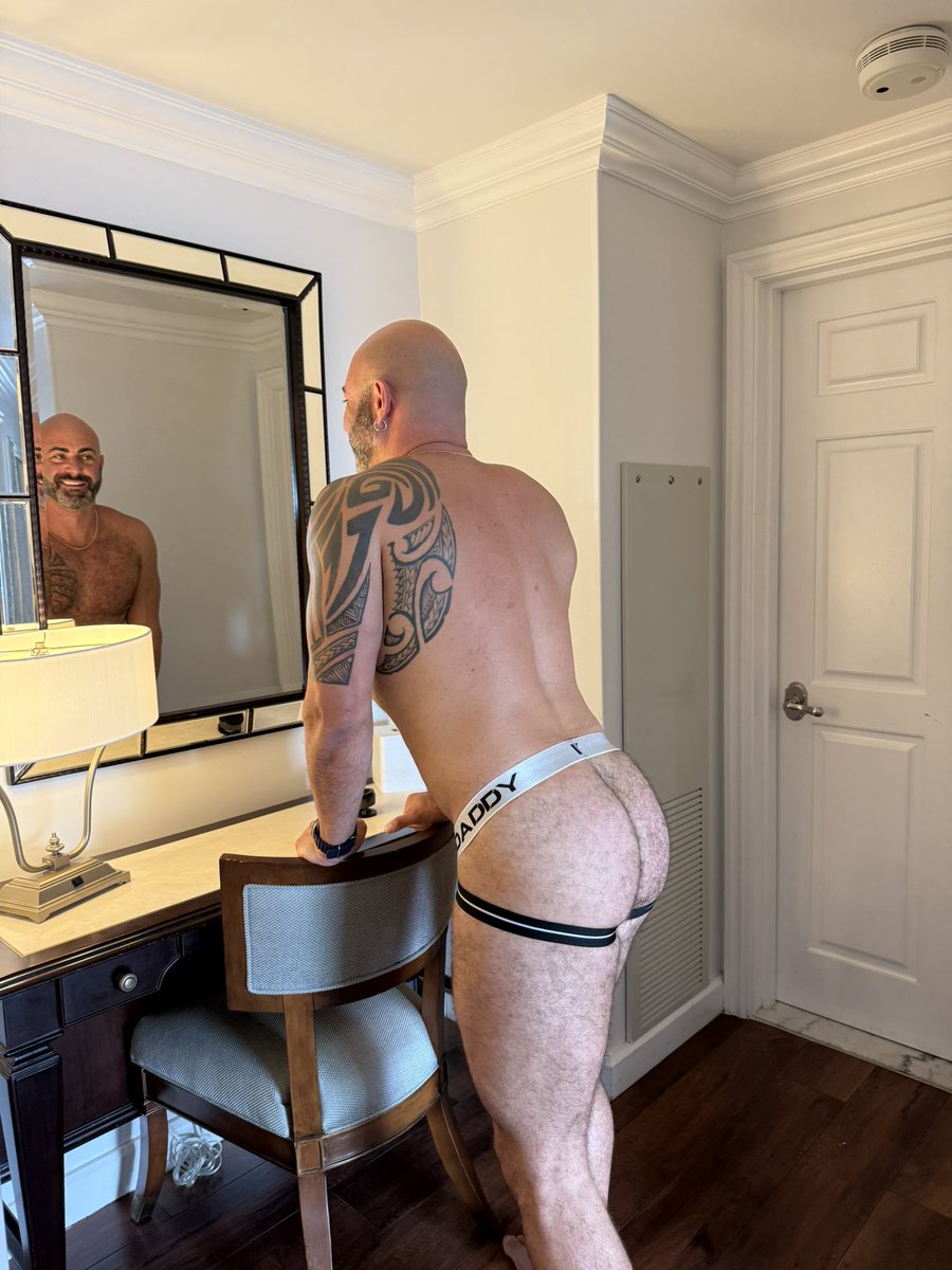 Mirror, mirror on the wall… who’s the filthiest of them all?

Happy Hump Day!

#humpday #HumpDayMotivation #gaybear #gaymuscle