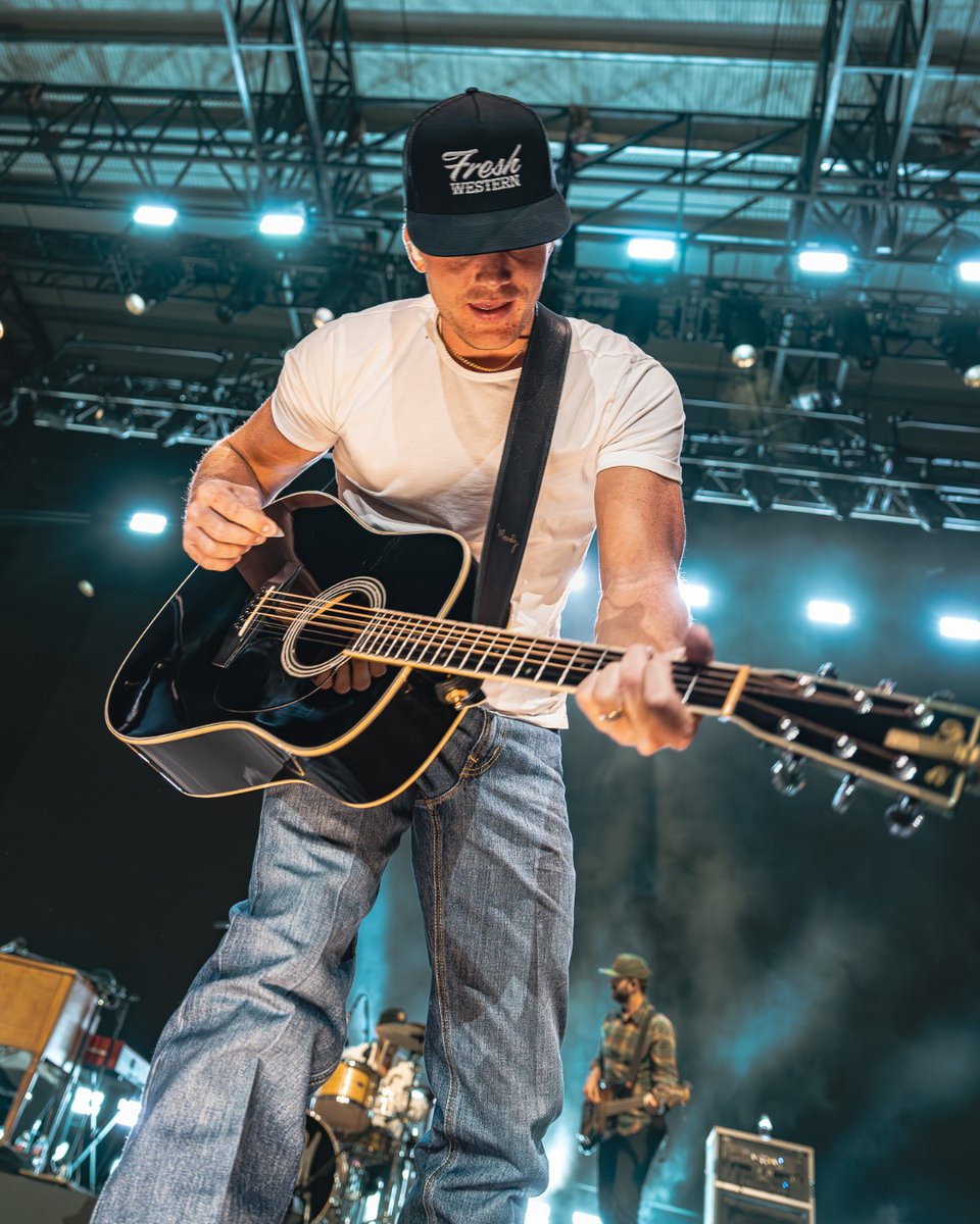 _FreshWestern's tweet image. Played a hundred nights for a thousand strangers.