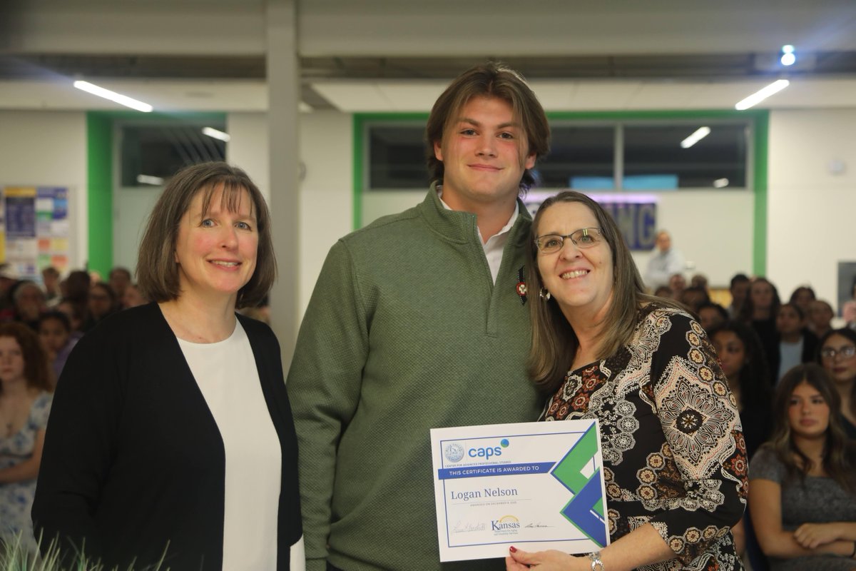 bvcaps's tweet image. 🎉🩺 Big cheers to our newest CAPS CNA students! Last night we celebrated their hard work with a meaningful pinning ceremony — a tradition dating back to Florence Nightingale. ✨🏥 This semester, 54 students have earned their CNA pins, future healthcare heroes! 💙 #BVTogether
