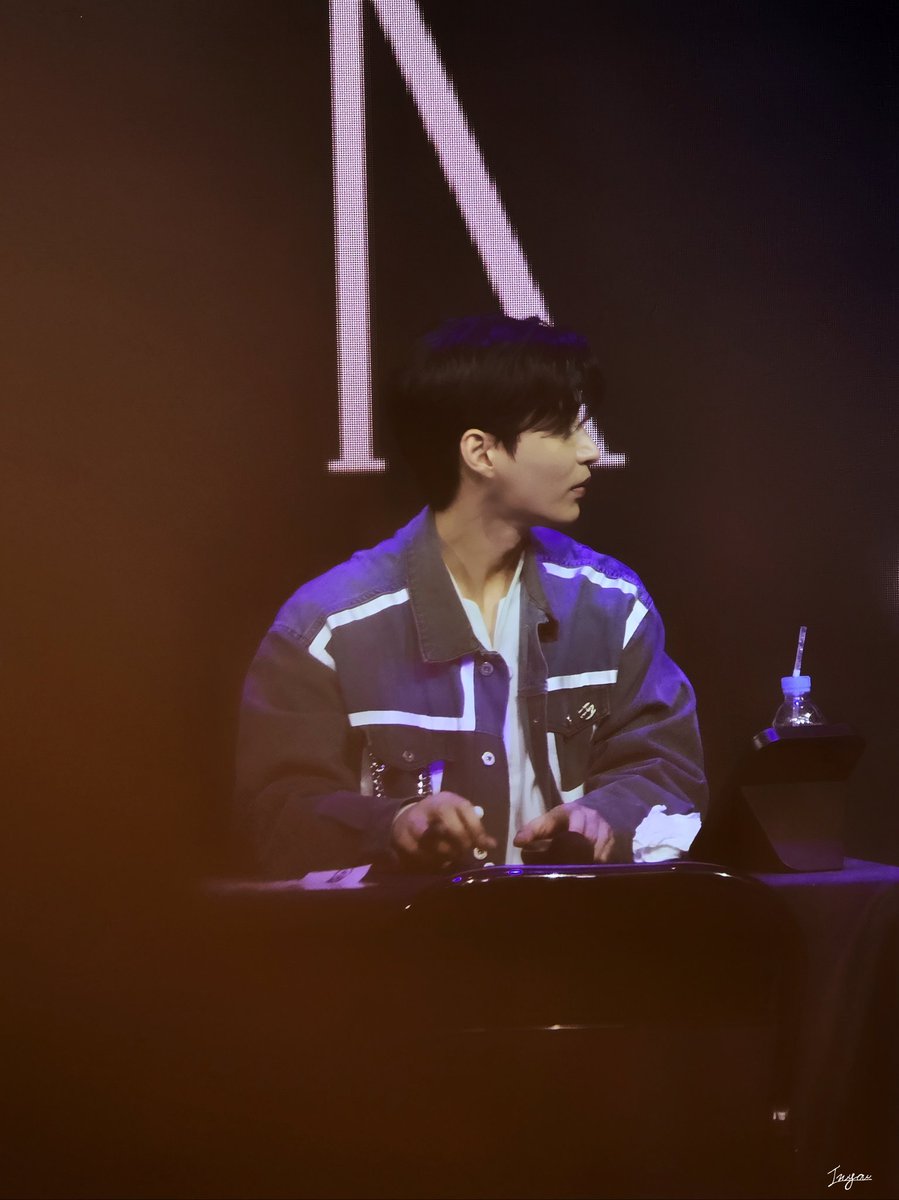 _inyou71's tweet photo. 240413, 팬콘서트 2부
KNK FAN CONCERT : KNOCK
팬사인회 이벤트

#크나큰 #KNK @KNKOfficial220
#이동원 #LeeDongwon  #김현종 #KimHyunjong https://t.co/vSSgtabxvp