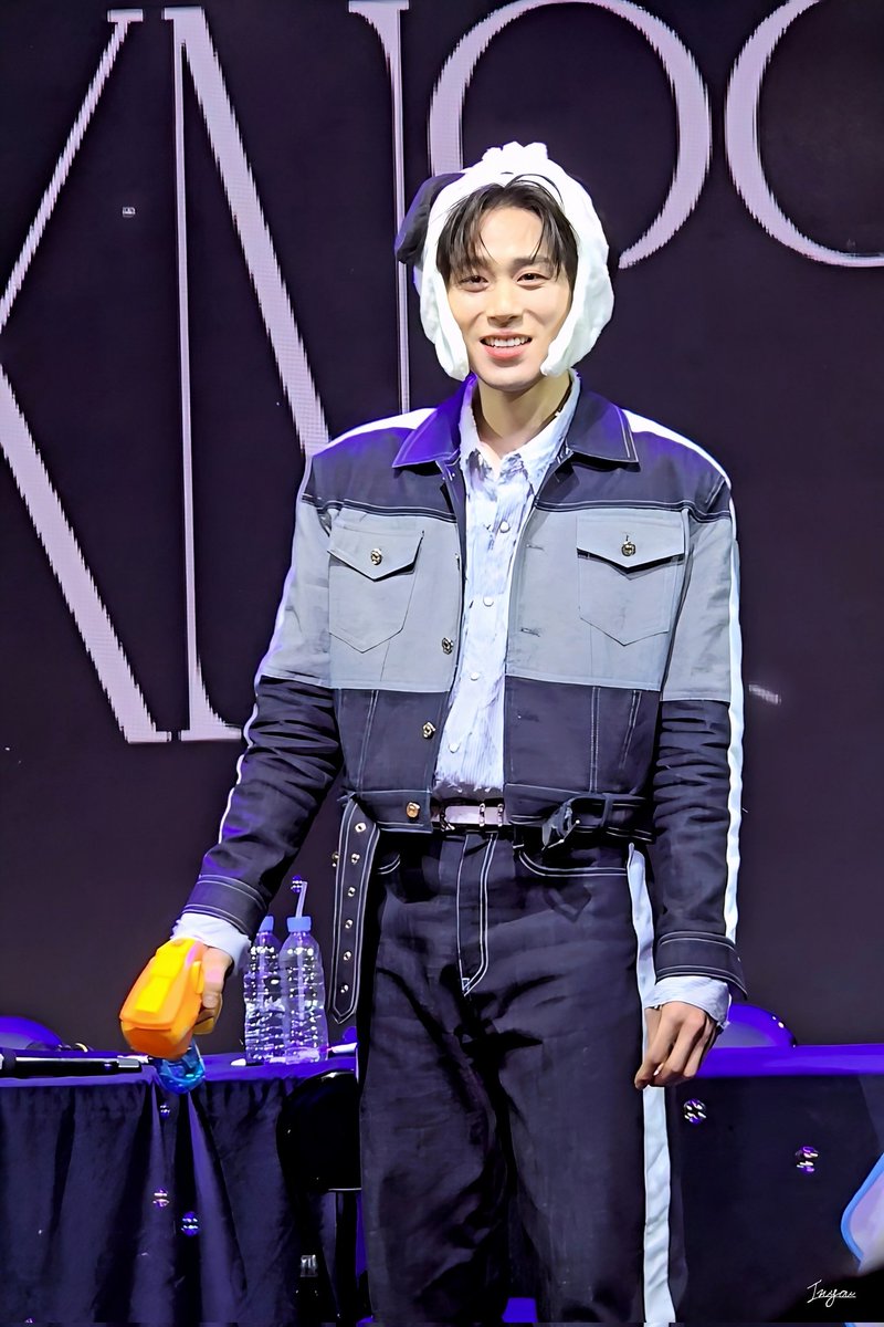 _inyou71's tweet photo. 240413, 팬콘서트 2부
KNK FAN CONCERT : KNOCK
팬사인회 이벤트

#크나큰 #KNK @KNKOfficial220
#이동원 #LeeDongwon  #김현종 #KimHyunjong https://t.co/vSSgtabxvp