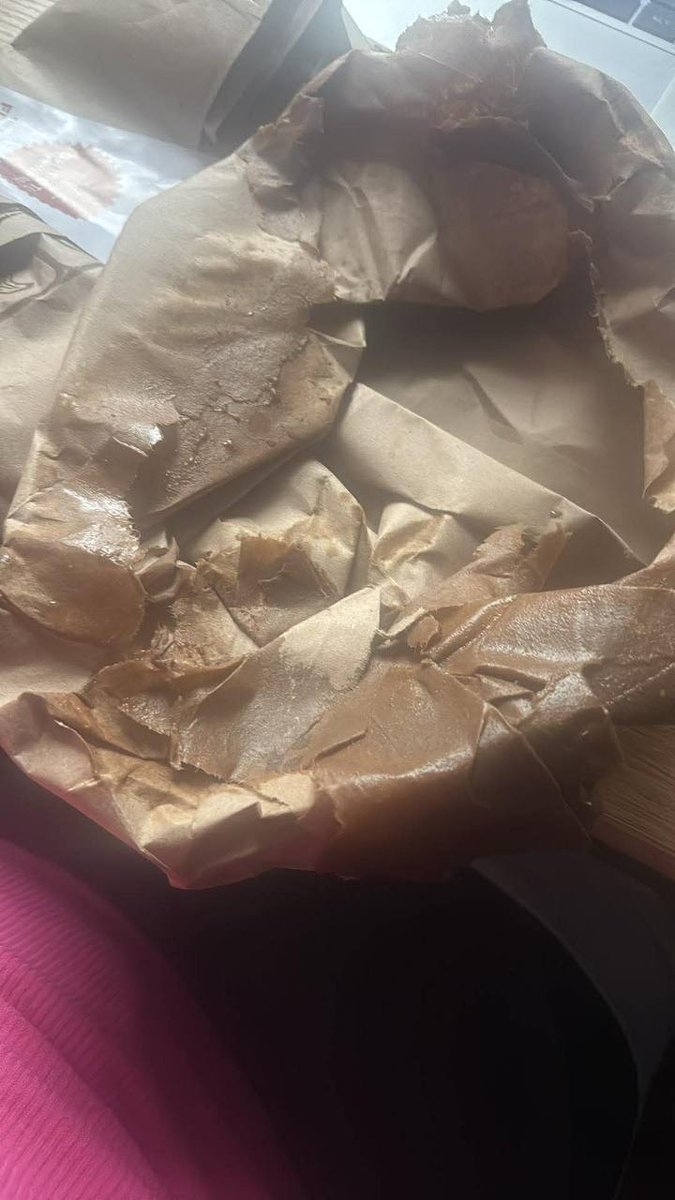 MsInman90's tweet photo. @UberEats um why is the website so difficult listen I order food the delivery guy dropped my food like it's a mess why is it saying it is ineligible for a refund i need some type of credit or something because this is crazy https://t.co/koeL6bnVYN
